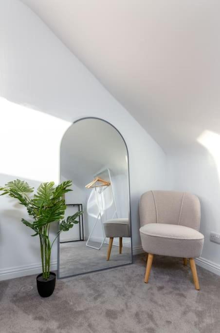 The Stylish 3-Bedroom Maisonette Retreat ستيرلينج المظهر الخارجي الصورة