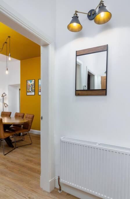 The Stylish 3-Bedroom Maisonette Retreat ستيرلينج المظهر الخارجي الصورة