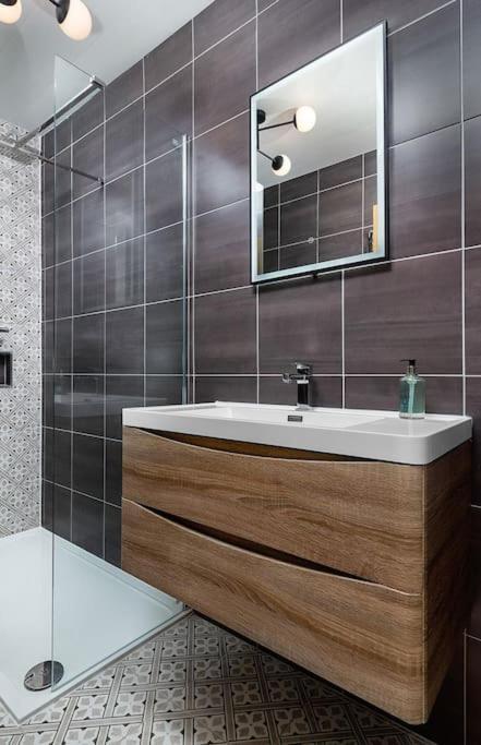 The Stylish 3-Bedroom Maisonette Retreat ستيرلينج المظهر الخارجي الصورة