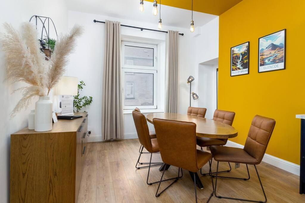 The Stylish 3-Bedroom Maisonette Retreat ستيرلينج المظهر الخارجي الصورة